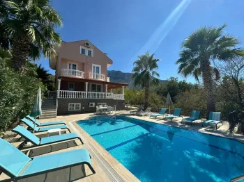 Ovacık'ta Uygun Fiyatlı Yedi Yatak Odalı Müstakil Villa